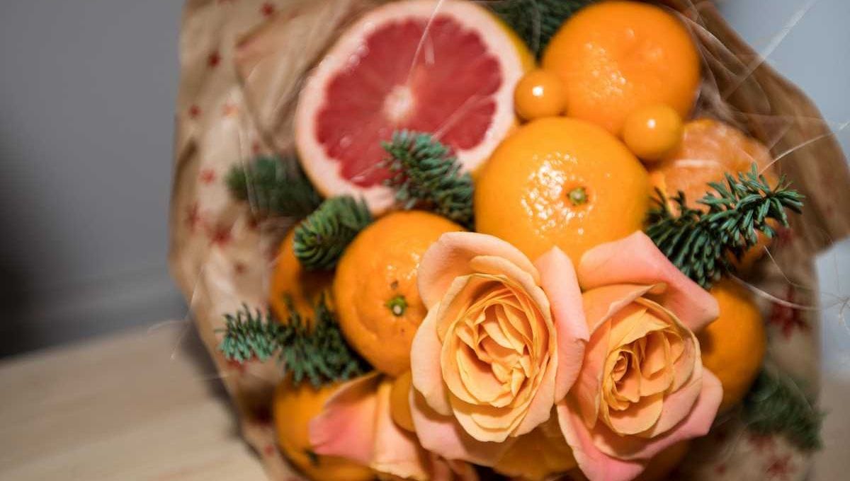 Вкусные букеты из колбасы, фруктов, конфет - изображение 12