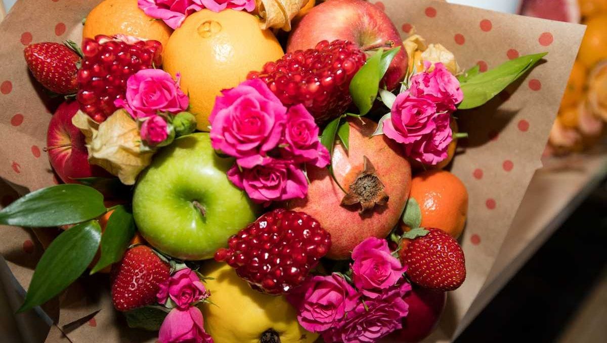 Вкусные букеты из колбасы, фруктов, конфет - изображение 7