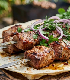 Очень вкусный и сочный шашлык от кафе «Три льва» со скидкой до 50%!