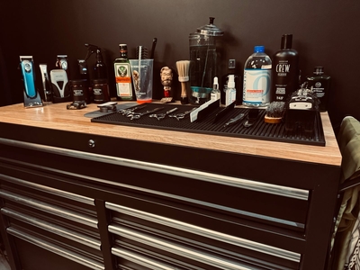 «B.R.» (БиЭр), барбершоп