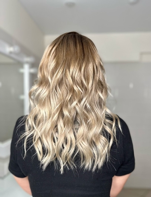 В салоне красоты «VENERA» для Вас окрашивание волос, ногти, брови и восхитительный макияж со скидкой до 50%