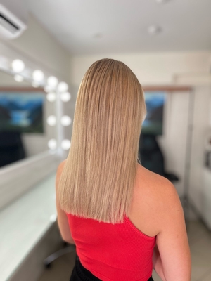 В салоне красоты «VENERA» для Вас окрашивание волос, ногти, брови и восхитительный макияж со скидкой до 50%