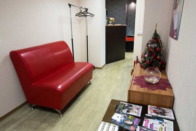 Кератиновое выпрямление волос, окрашивание, стрижки, услуги для бровей и ресниц в салоне «Венеция» со скидкой до 71%! Кератиновое выпрямление волос, окрашивание, стрижки, услуги для бровей и ресниц в салоне «Венеция» со скидкой до 71%!