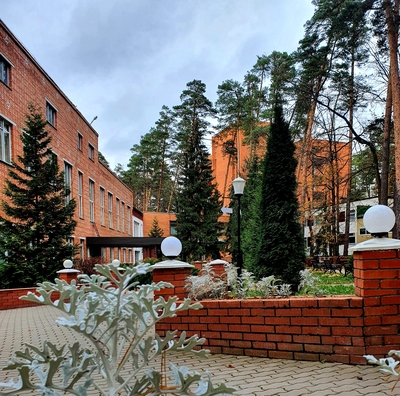 Отдых и лечение в санатории «Строитель» со скидкой 50%!