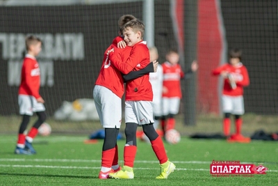Растите будущего спортсмена? Занятия в футбольной школе «СпартакЮниор» со скидкой 70%!