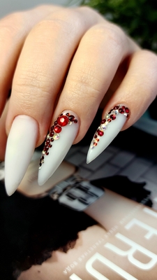 Услуги для ногтей, бровей и ресниц от студии красоты «Mint» со скидками до 48%