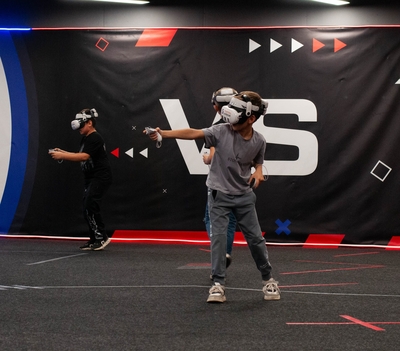 Эпичные командные сражения на арене со свободным передвижением в клубе «Portal VR» со скидкой 50%