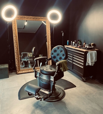 «B.R.» (БиЭр), барбершоп