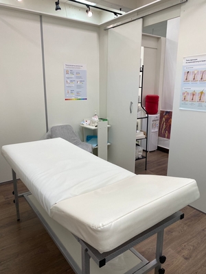 Сахарная депиляция со скидкой до 67% в студии «iSweet»! 