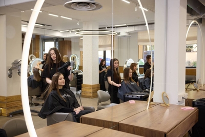 Услуги для волос, бровей и ногтей по новому адресу от салона красоты «MY IRIS» со скидками до 40%