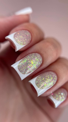 Услуги для волос, бровей и ногтей по новому адресу от салона красоты «MY IRIS» со скидками до 40%