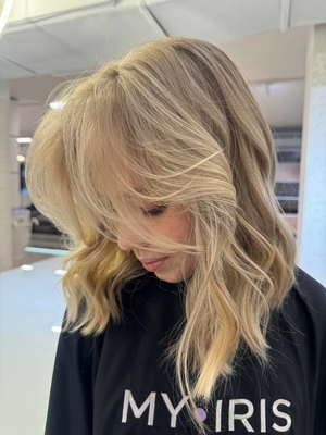 Услуги для волос, бровей и ногтей по новому адресу от салона красоты «MY IRIS» со скидками до 40%