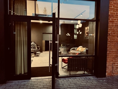 «B.R.» (БиЭр), барбершоп