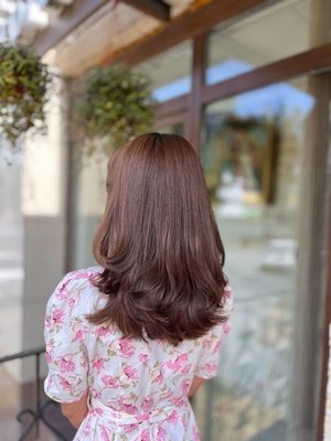 В салоне красоты «VENERA» для Вас окрашивание волос, ногти, брови и восхитительный макияж со скидкой до 50%