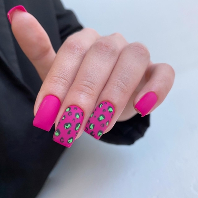 Маникюр, педикюр и обучение в студии «Royal Nails» со скидкой до 50% Маникюр, педикюр и обучение в студии «Royal Nails» со скидкой до 50%