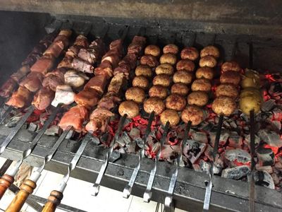 Служба доставки Ламаджо доставит сочный, ароматный шашлык и другие блюда с мангала со скидкой 50%!