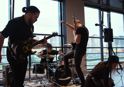 Время корпоратива! Как же без музыки? Настоящая энергия живого выступления группы «Те - самые» со скидкой до 42%