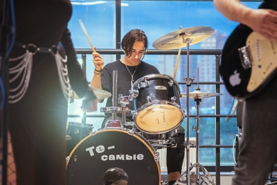 Время корпоратива! Как же без музыки? Настоящая энергия живого выступления группы «Те - самые» со скидкой до 42%