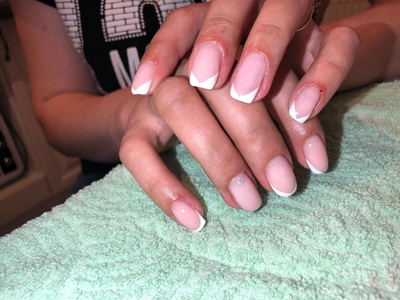 Здоровые и красивые волосы,маникюр, брови в салоне Anis'se со скидкой до 60%!