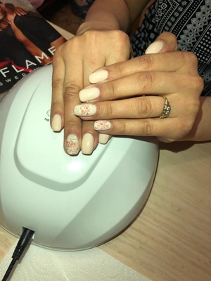 Здоровые и красивые волосы,маникюр, брови в салоне Anis'se со скидкой до 60%!