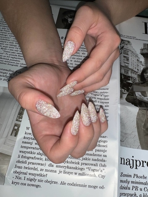 Услуги для волос, бровей и ногтей по новому адресу от салона красоты «MY IRIS» со скидками до 40%