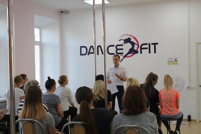 Создать тело мечты и подготовить свадебный танец поможет женская студия танца «DanceFit» со скидкой до 37%! Создать тело мечты и подготовить свадебный танец поможет женская студия танца «DanceFit» со скидкой до 37%!