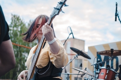 Время корпоратива! Как же без музыки? Настоящая энергия живого выступления группы «Те - самые» со скидкой до 42%