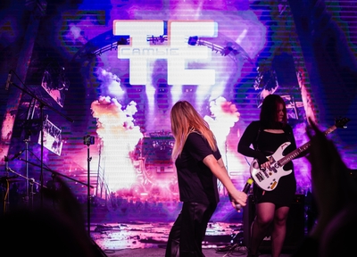 Время корпоратива! Как же без музыки? Настоящая энергия живого выступления группы «Те - самые» со скидкой до 42%