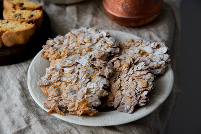 Ремесленный хлеб на закваске, авторские десерты, торты и выпечка — всё это Вы найдете в пекарне «Традиция»! 