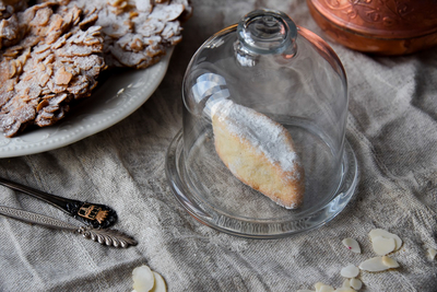 Ремесленный хлеб на закваске, авторские десерты, торты и выпечка — всё это Вы найдете в пекарне «Традиция»! 