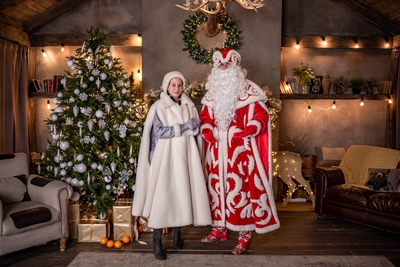 Погрузитесь в атмосферу праздника и волшебства с Дед Морозом и Снегурочкой со скидкой 50% от «Мастерской чудес»!