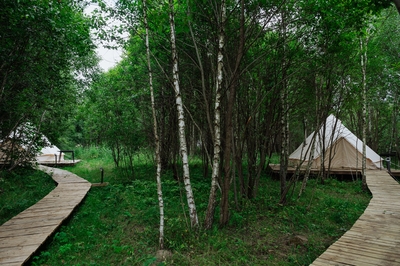 Незабываемый отдых в глэмпинге «Терруар»! Для Вас вкусные завтраки, посещение бани и банный чан со скидкой 44%