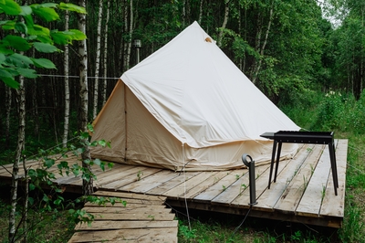 Незабываемый отдых в глэмпинге «Терруар»! Для Вас вкусные завтраки, посещение бани и банный чан со скидкой 44%