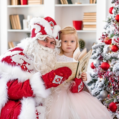 Погрузитесь в атмосферу праздника и волшебства с Дед Морозом и Снегурочкой со скидкой 50% от «Мастерской чудес»!
