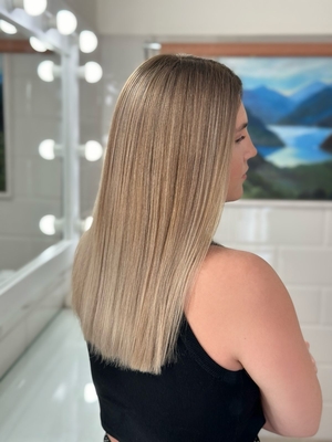 В салоне красоты «VENERA» для Вас окрашивание волос, ногти, брови и восхитительный макияж со скидкой до 50%