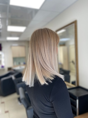 В салоне красоты «VENERA» для Вас окрашивание волос, ногти, брови и восхитительный макияж со скидкой до 50%