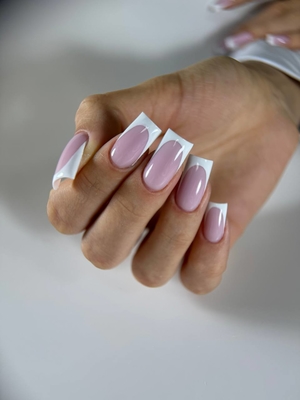 Услуги для волос, бровей и ногтей по новому адресу от салона красоты «MY IRIS» со скидками до 40%