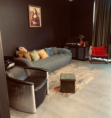 «B.R.» (БиЭр), барбершоп