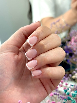 В салоне красоты «VENERA» для Вас окрашивание волос, ногти, брови и восхитительный макияж со скидкой до 50%