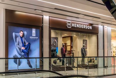 Магазин одежды и обуви Henderson