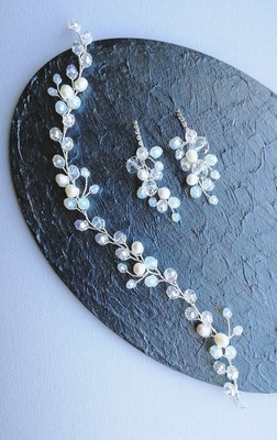 Свадебные прически, макияж, букеты