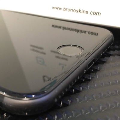 Защитные стекла от Bronoskins