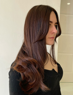 В салоне красоты «Венера» Вам сделают шикарное окрашивание, красивые ногти, брови и прическу со скидкой до 57%!