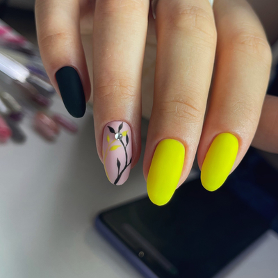 Маникюр — желание женщины выглядеть красиво «до кончиков ногтей! В салоне «Lucky studio» маникюр и педикюр со скидкой до 54%!