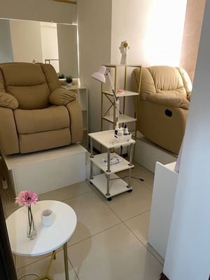 Маникюр, педикюр и обучение в студии «Royal Nails» со скидкой до 50%