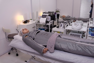 Скидка до 60% на услуги массажа и коррекции фигуры в студии Виктории Родионовой