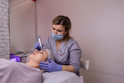 Скидка до 60% на услуги массажа и коррекции фигуры в студии Виктории Родионовой