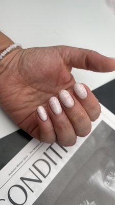 Порадуйте себя красивым маникюром и педикюром со скидкой до 50% от студии ногтевого сервиса Анны Бригадировой