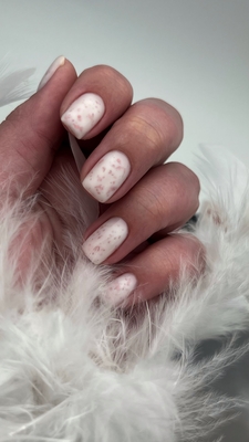 Порадуйте себя красивым маникюром и педикюром со скидкой до 50% от студии ногтевого сервиса Анны Бригадировой