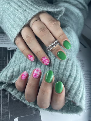 Порадуйте себя красивым маникюром и педикюром со скидкой до 40% от студии ногтевого сервиса Анны Бригадировой